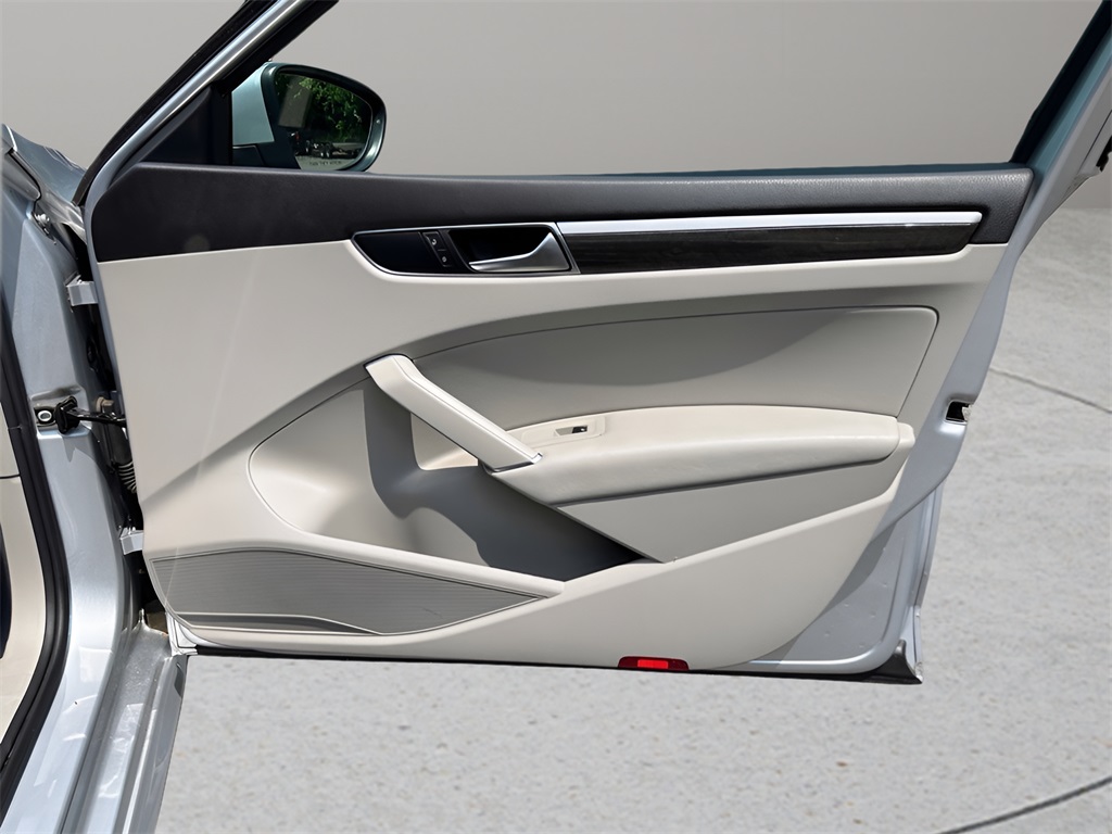 2018 Volkswagen Passat SE photo 24
