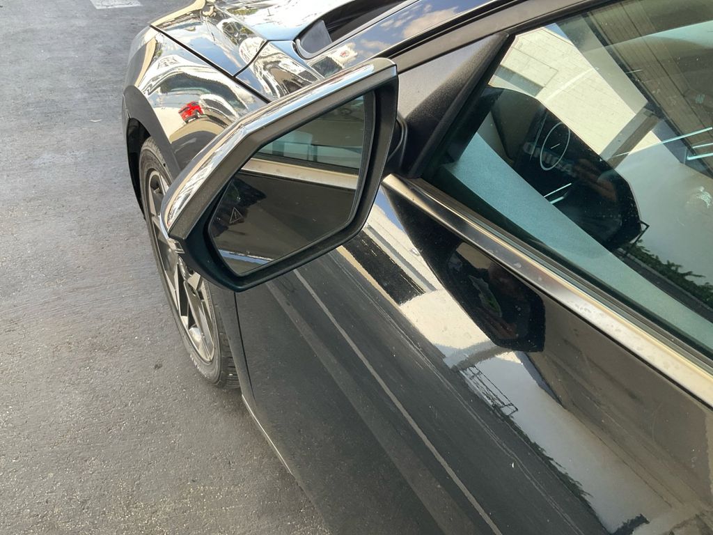 2022 Hyundai Elantra SEL photo 31