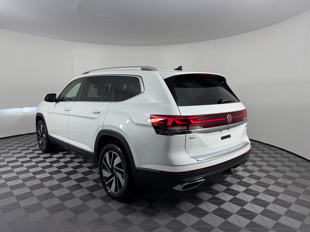 2024 Volkswagen Atlas SEL photo 6