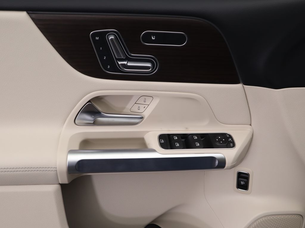 2026 Mercedes Benz GLB 250 photo 25