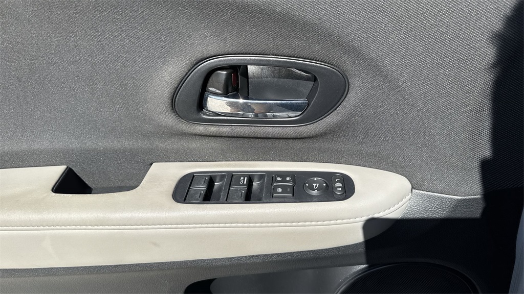 2019 Honda HR-V LX photo 37