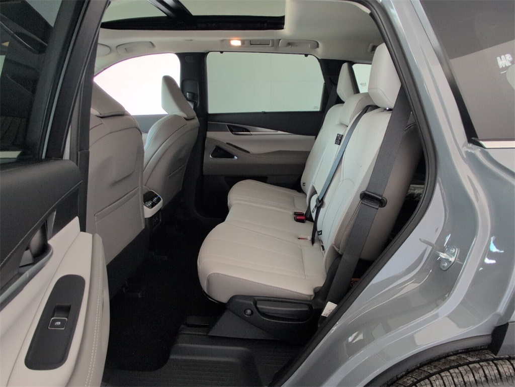 2026 Infiniti QX60 Luxe photo 7