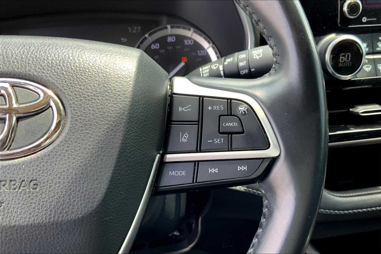 2022 Toyota Highlander XLE photo 22