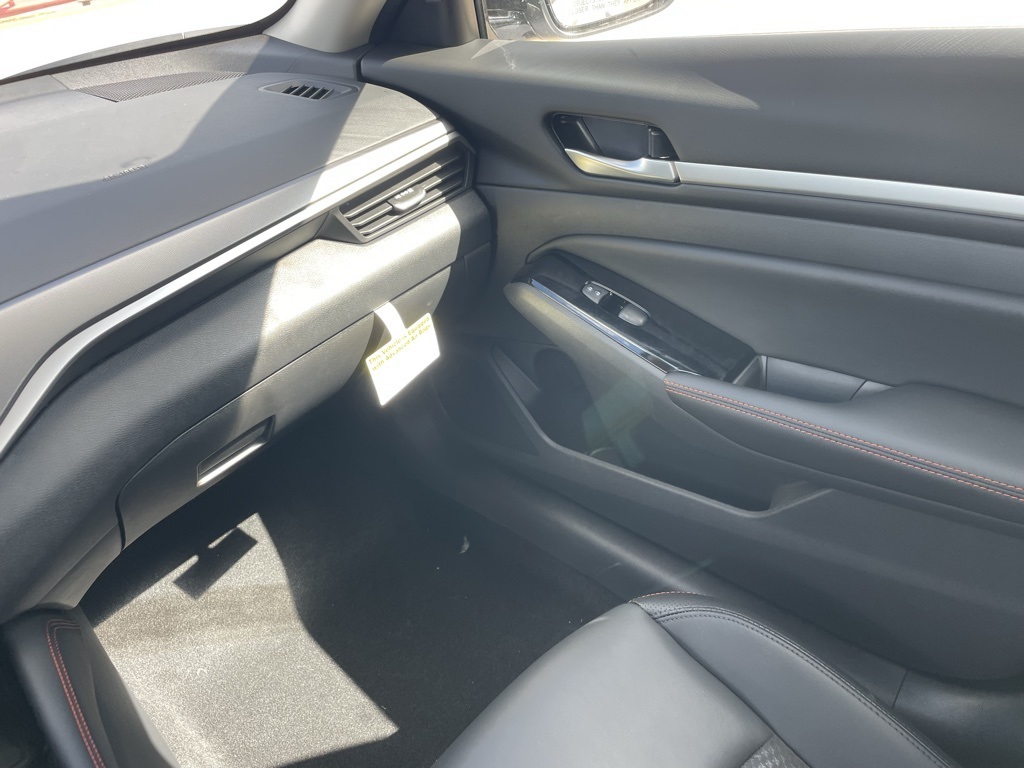2025 Nissan Altima SR photo 16