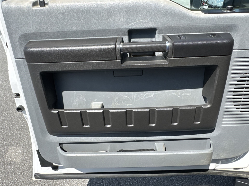2014 Ford F-550 photo 16