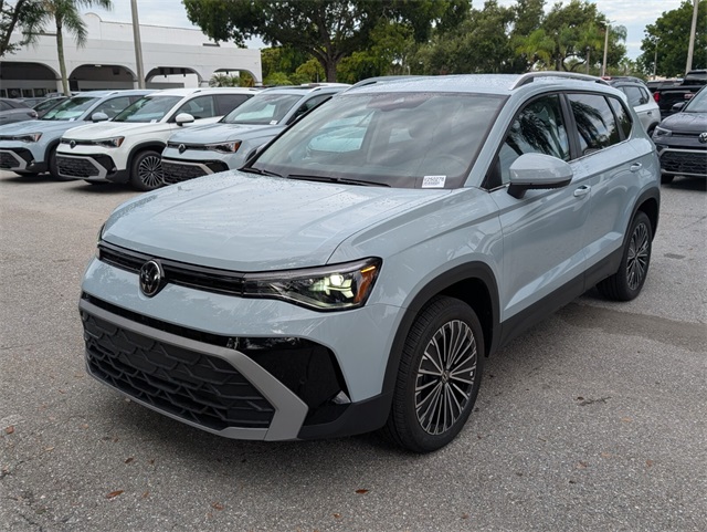 2025 Volkswagen Taos SE photo 4
