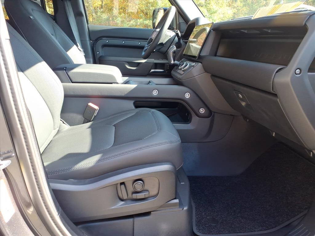 2026 Land Rover Defender 110 S photo 3