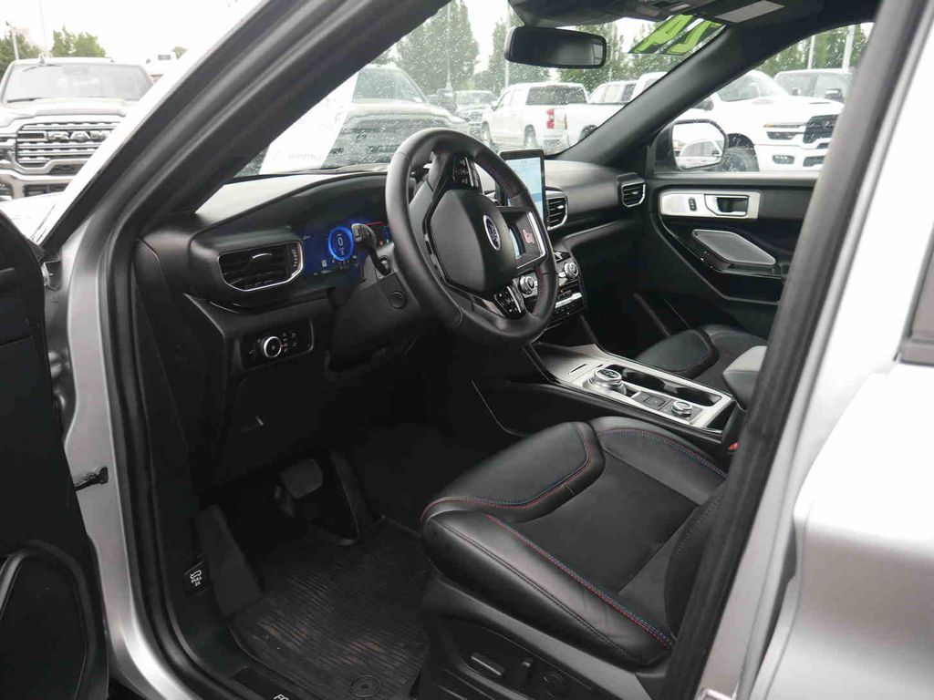 2024 Ford Explorer ST photo 30