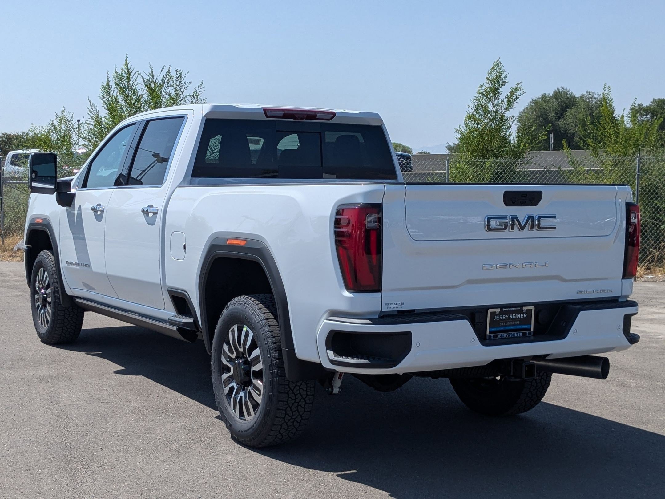 2025 Gmc Sierra 3500 HD Denali Ultimate photo 3