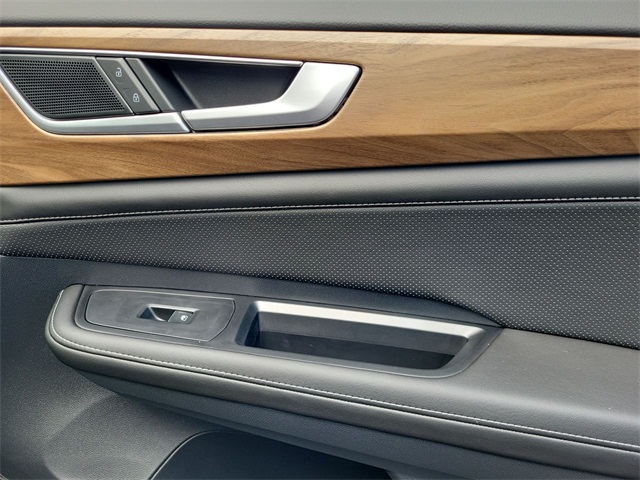 2025 Volkswagen Atlas SE Technology photo 17