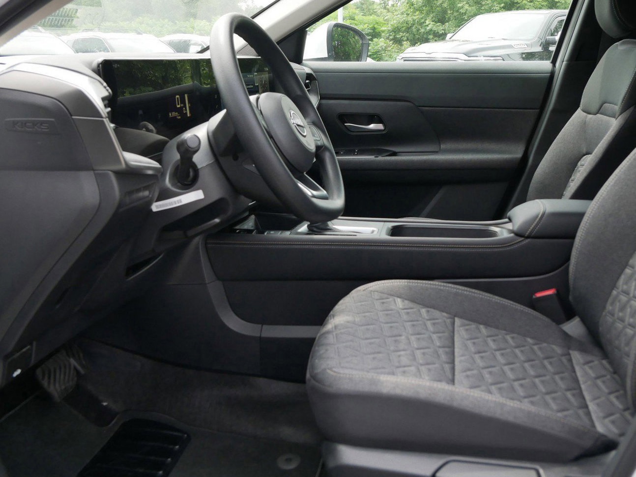 2025 Nissan Kicks SV photo 4