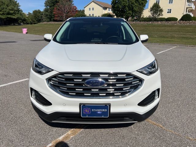 2022 Ford Edge Titanium photo 2