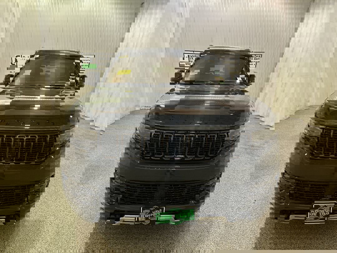 2025 Jeep Wagoneer Series II Overland photo 2