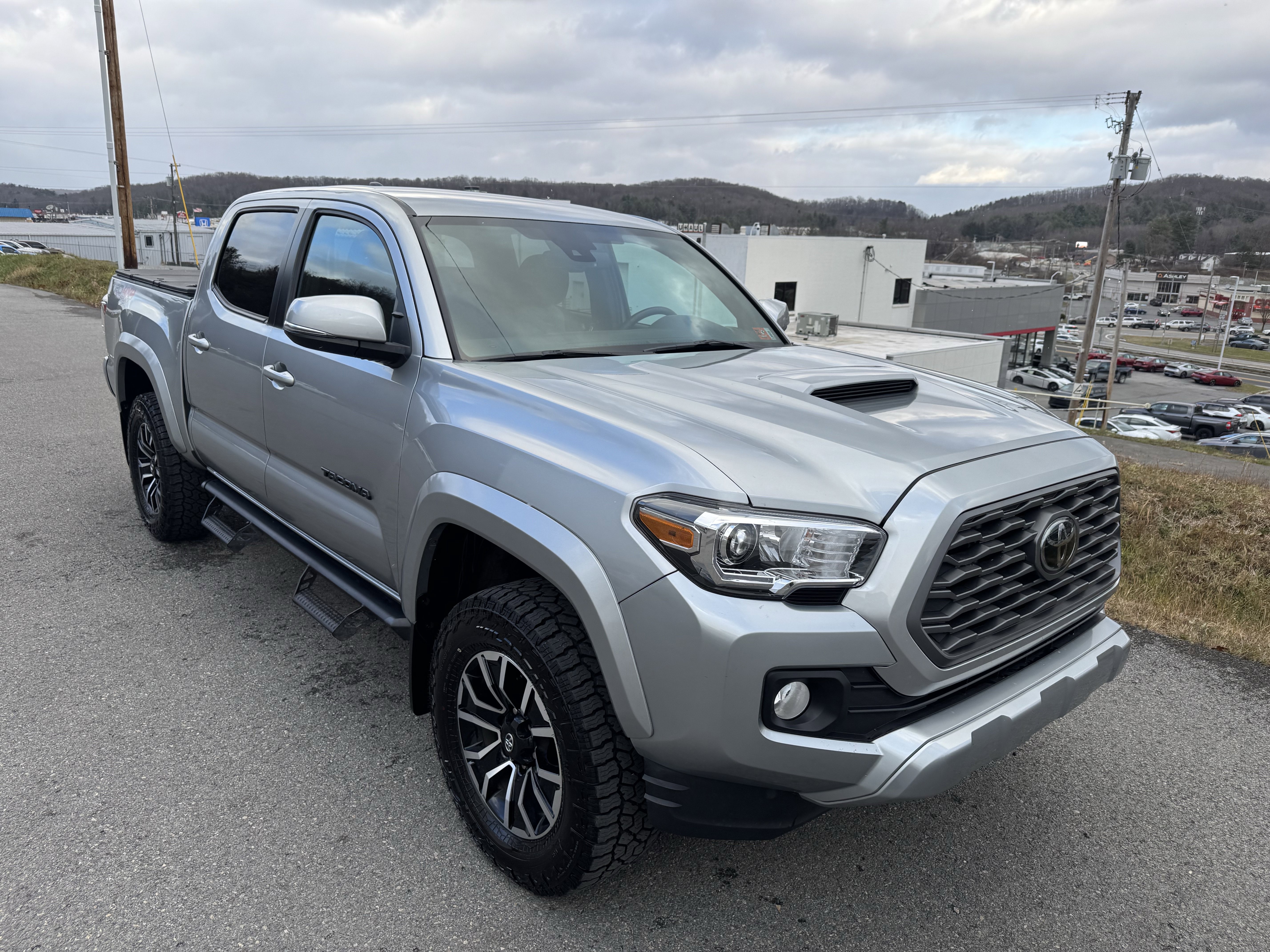 2023 Toyota Tacoma TRD Sport's photo