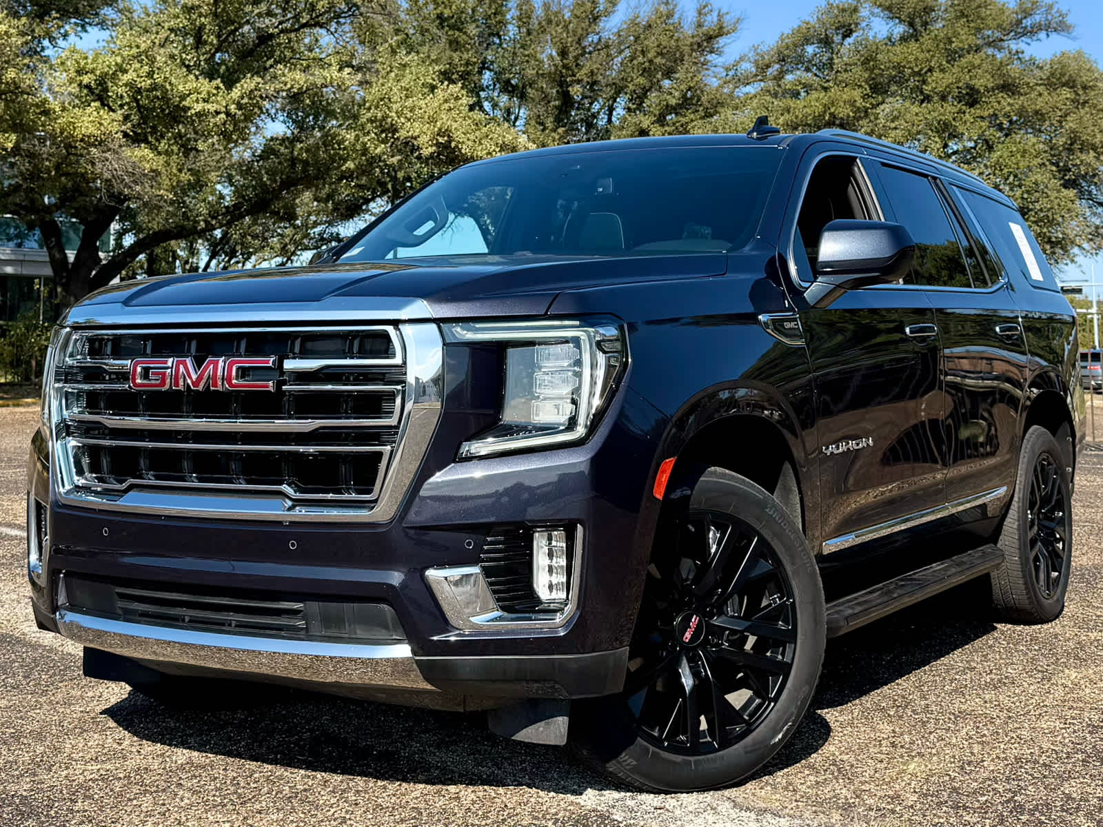 2023 GMC Yukon SLT's photo