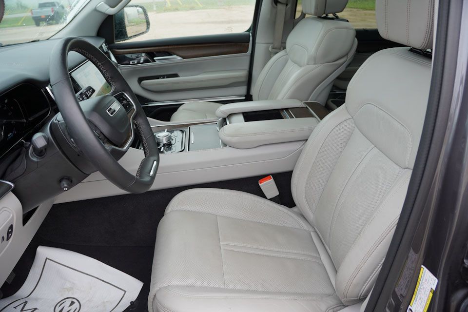 2024 Jeep Grand Wagoneer L Base photo 4