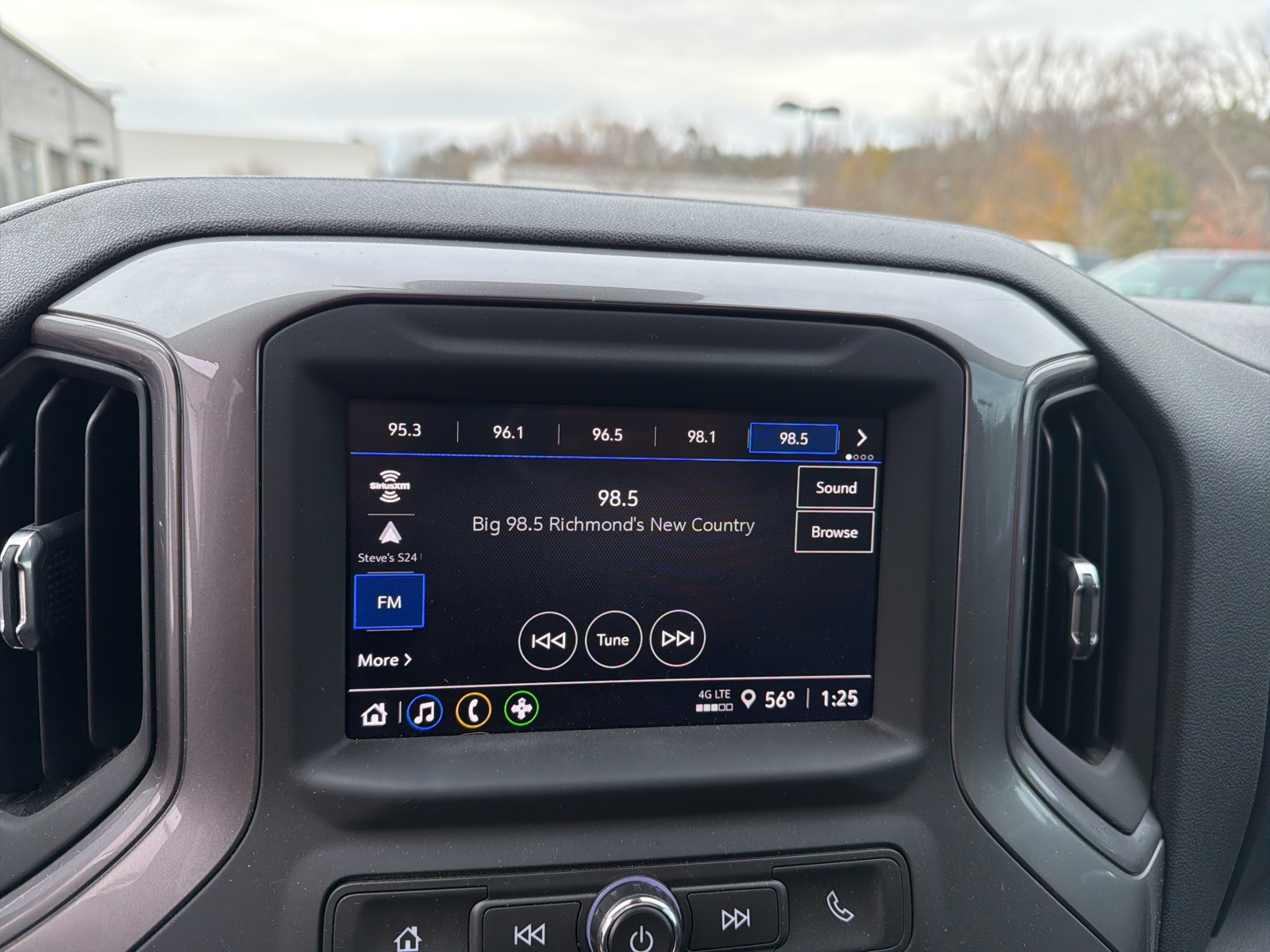 2022 Chevrolet Silverado 1500 Custom photo 3