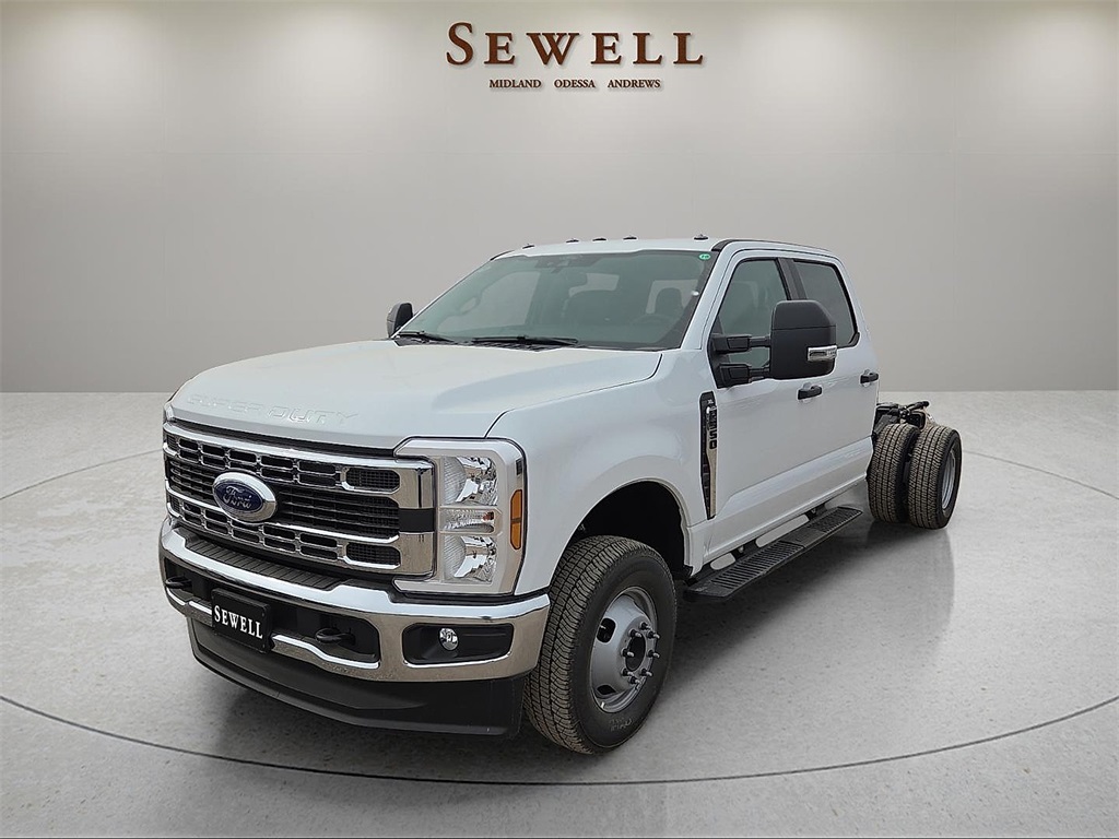 2026 Ford F-350 Super Duty Chassis Cab XL's photo