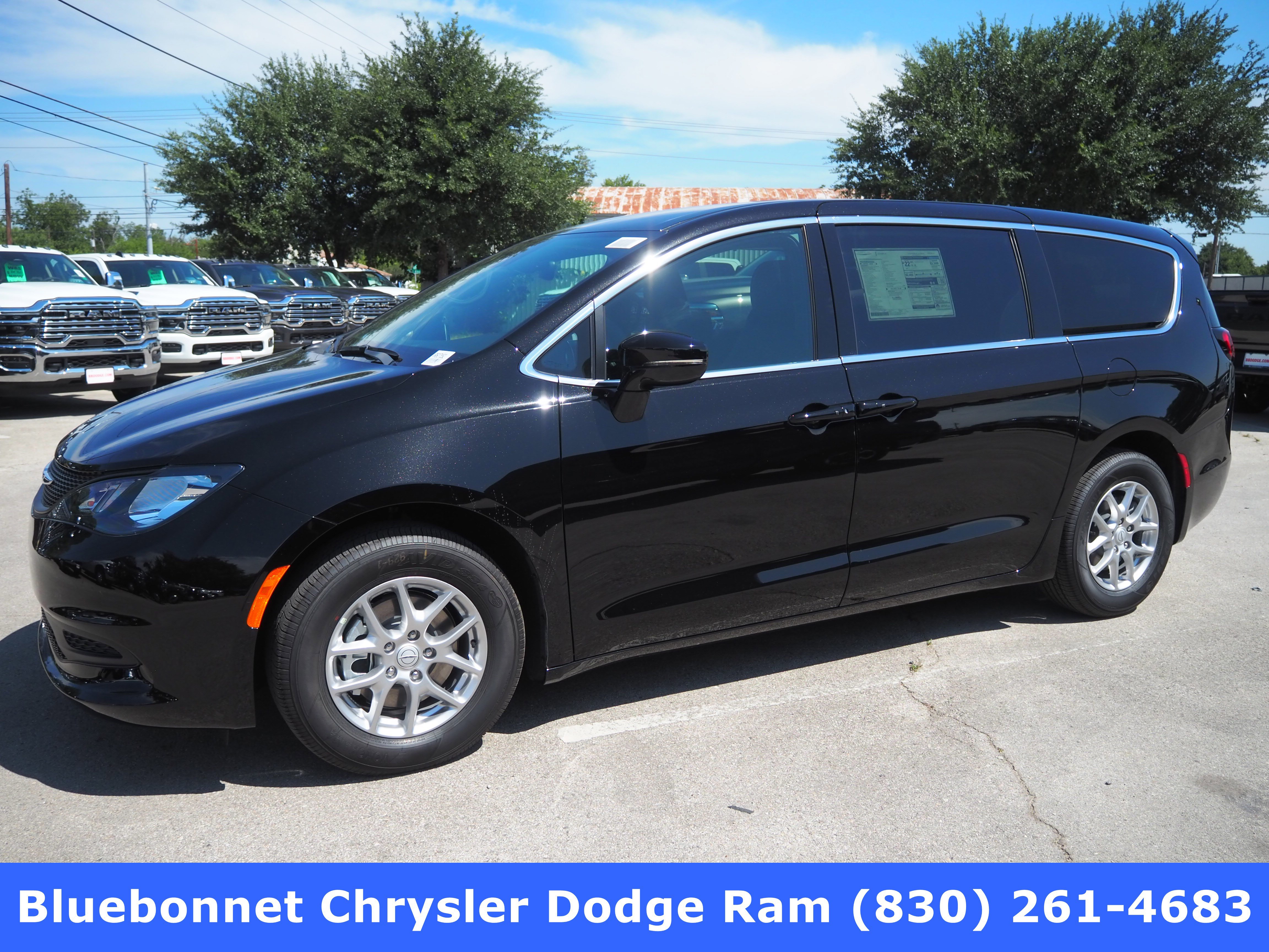 2025 Chrysler Voyager LX