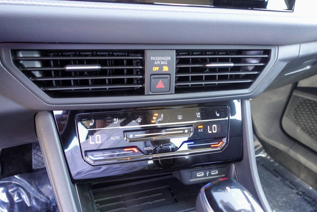 2025 Volkswagen Jetta 1.5T SEL photo 18