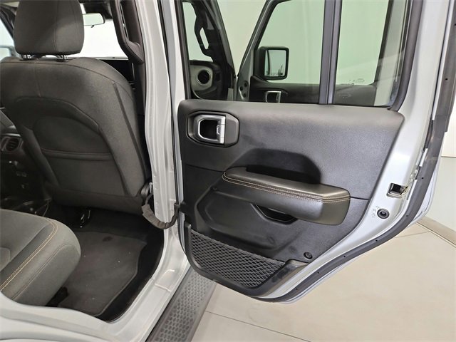 2024 Jeep Wrangler Sahara photo 32