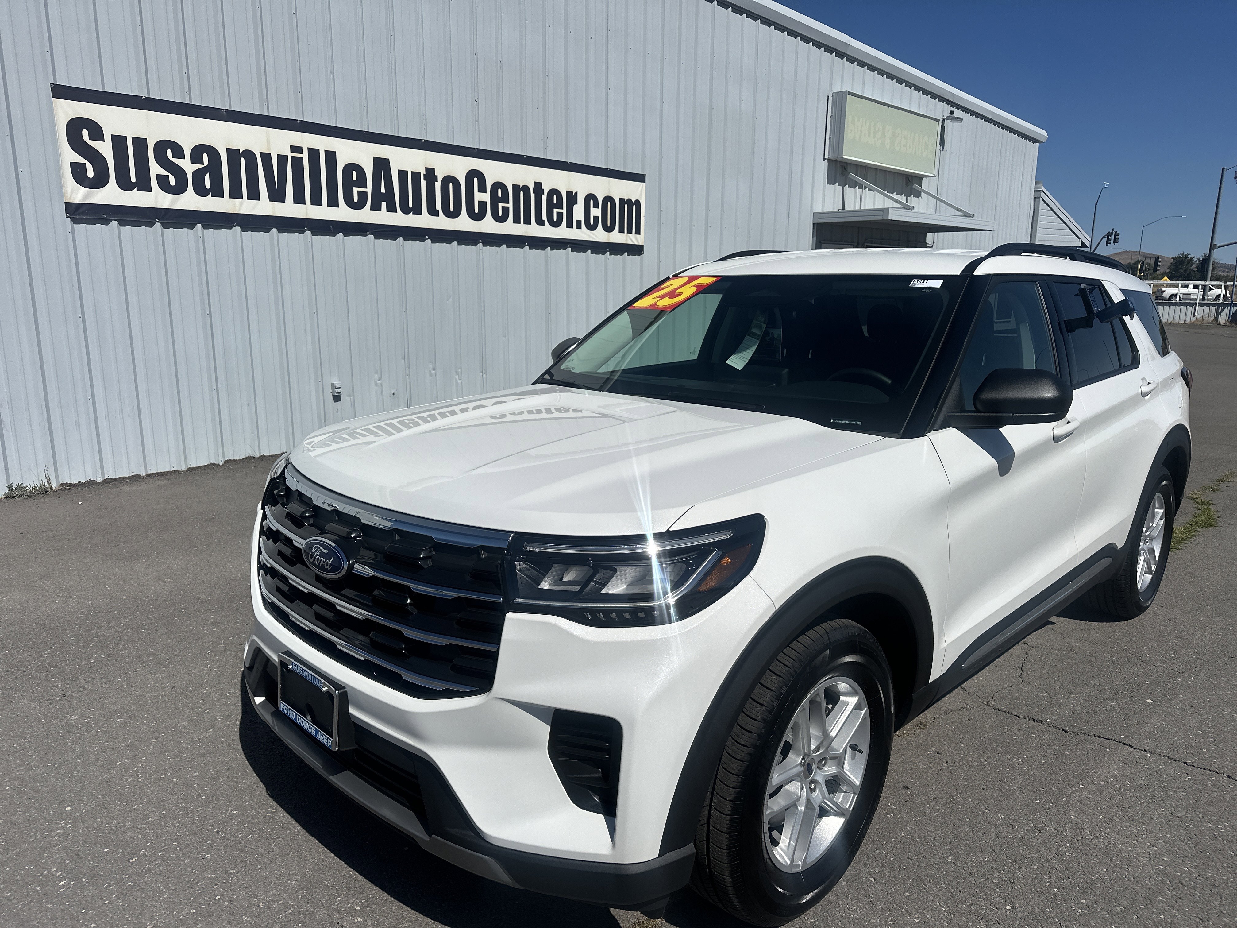 2025 Ford Explorer Active's photo