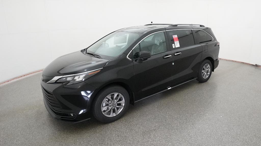 2026 Toyota Sienna XLE's photo