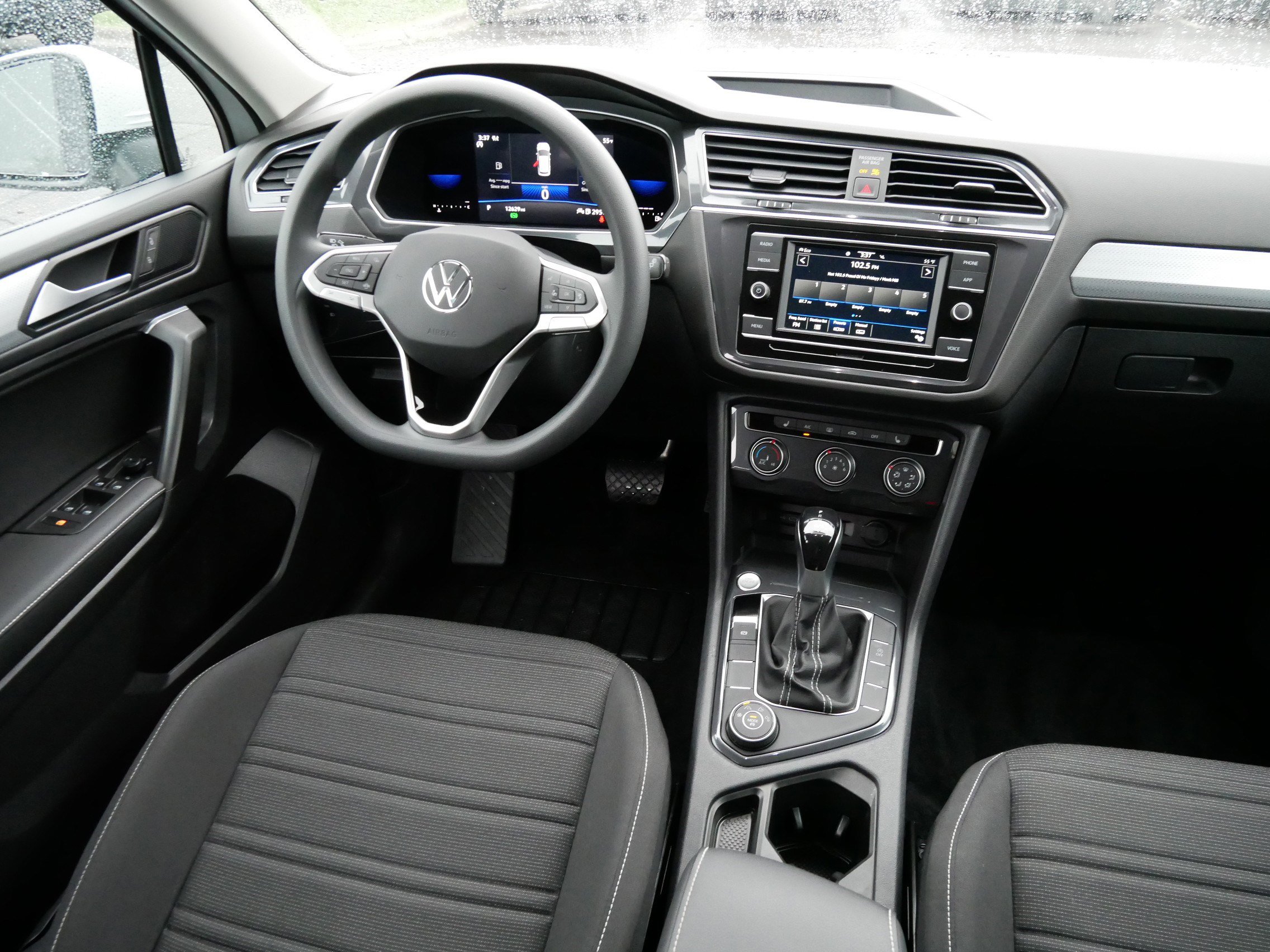 2022 Volkswagen Tiguan S photo 9