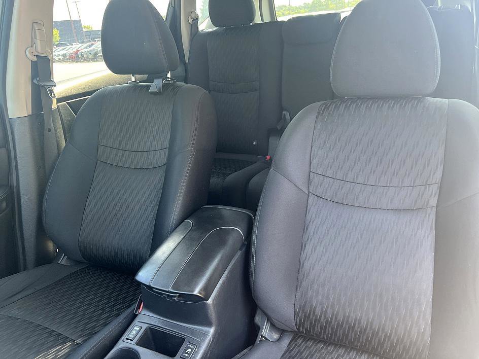 2019 Nissan Rogue SV photo 13