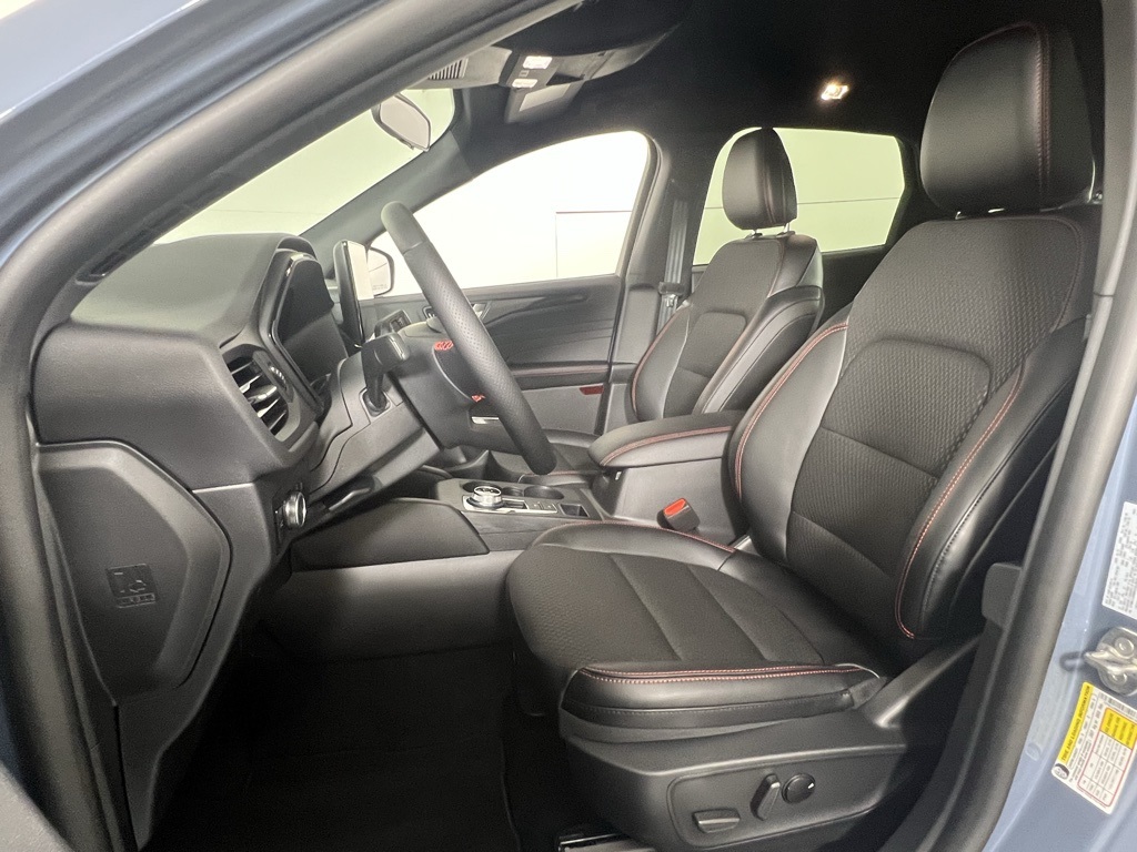 2025 Ford Escape ST-Line photo 2