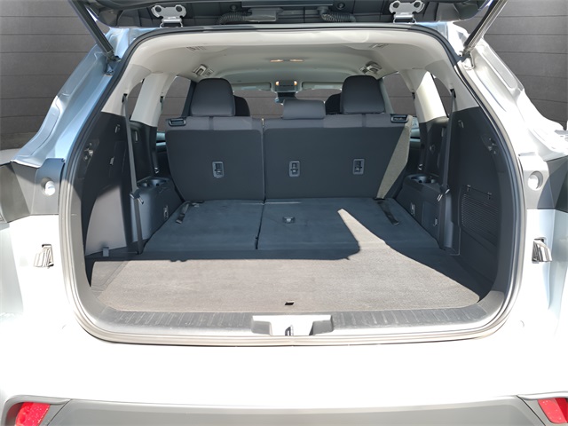 2021 Toyota Highlander LE photo 23