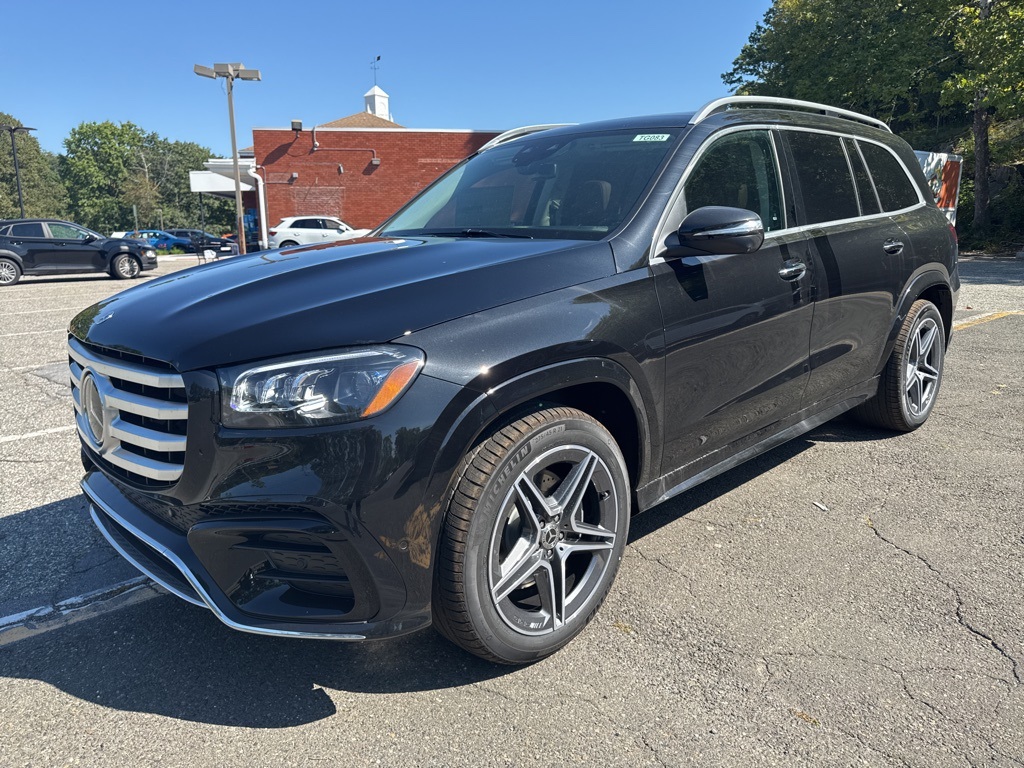 2026 Mercedes Benz GLS 450 4MATIC photo 3