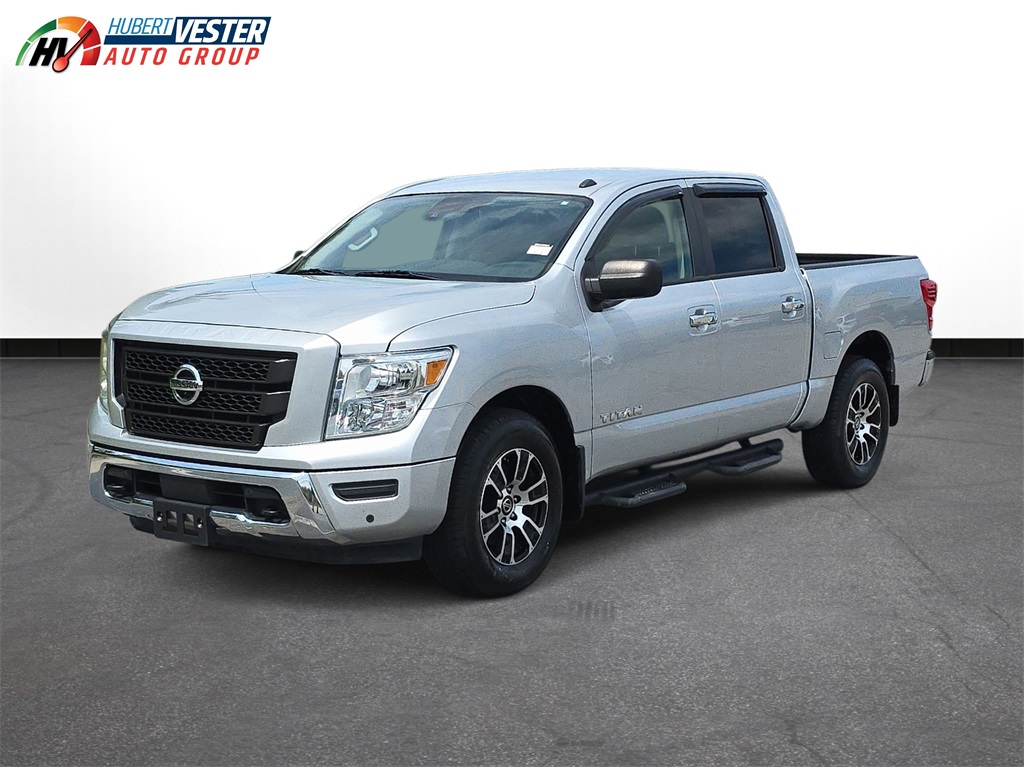 2021 Nissan Titan SV photo 2