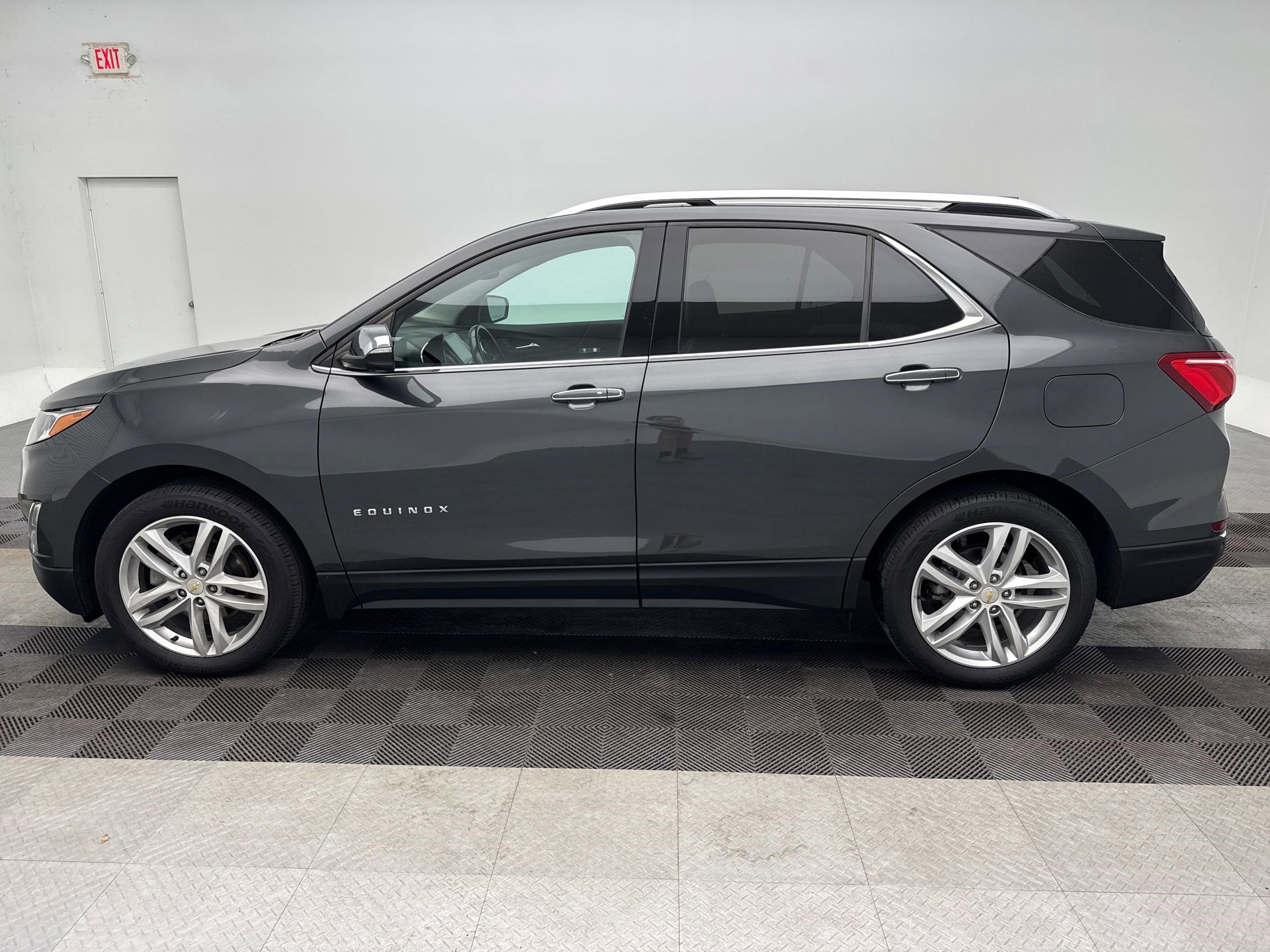 2020 Chevrolet Equinox Premier photo 2