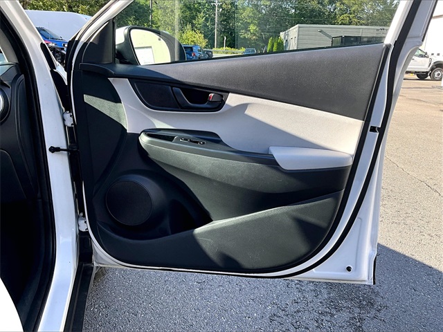 2023 Hyundai Kona SEL photo 18