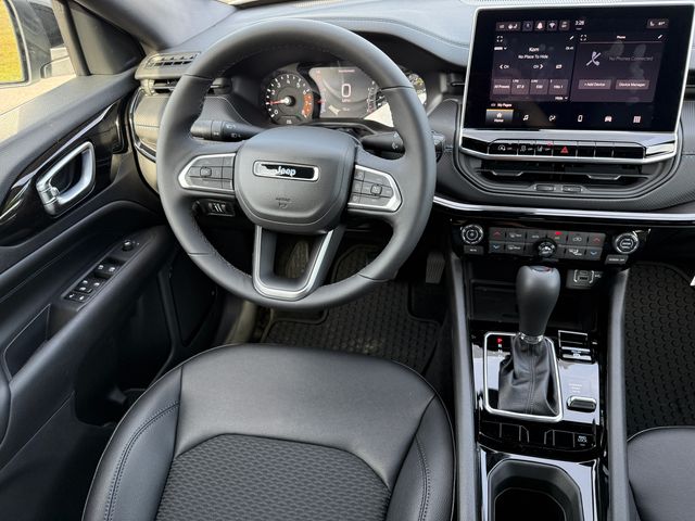 2026 Jeep Compass Latitude photo 21