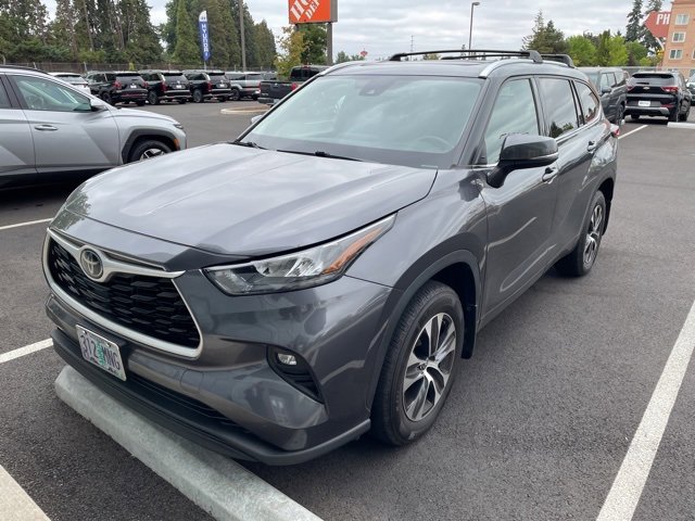 2020 Toyota Highlander XLE photo 3