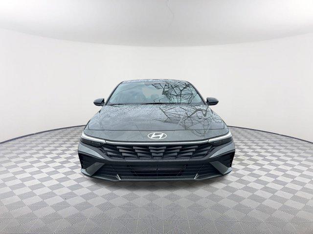 2025 Hyundai Elantra SEL Sport photo 2