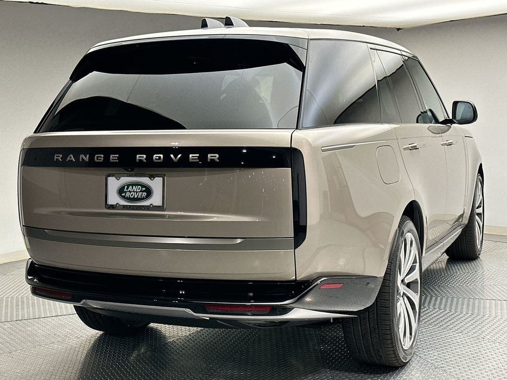 2025 Land Rover Range Rover SE photo 2