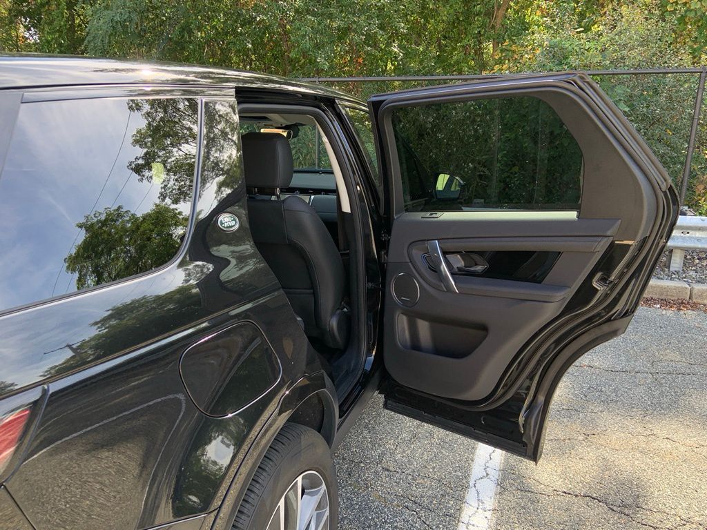 2025 Land Rover Discovery Sport S photo 19