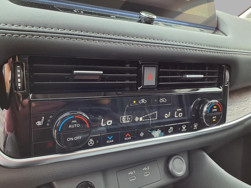 2026 Nissan Rogue Platinum photo 4