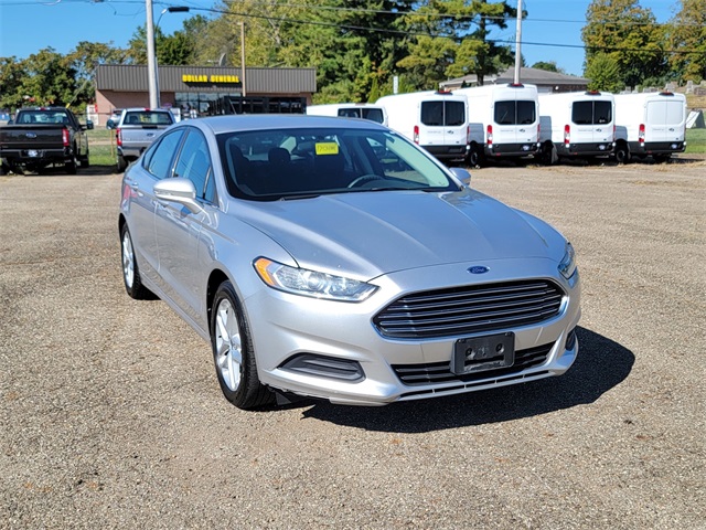 2014 Ford Fusion SE photo 2