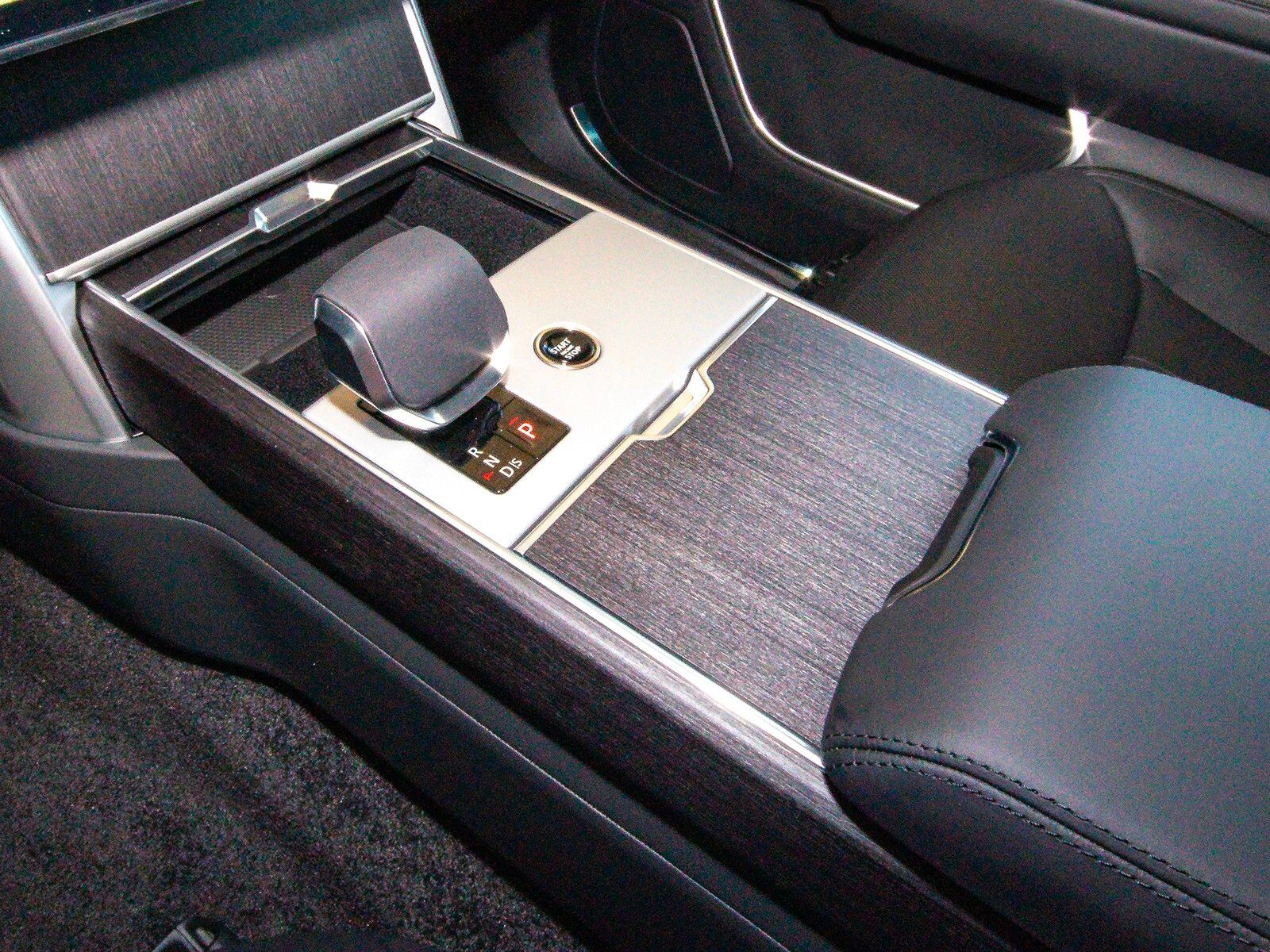 2025 Land Rover Range Rover SE photo 24
