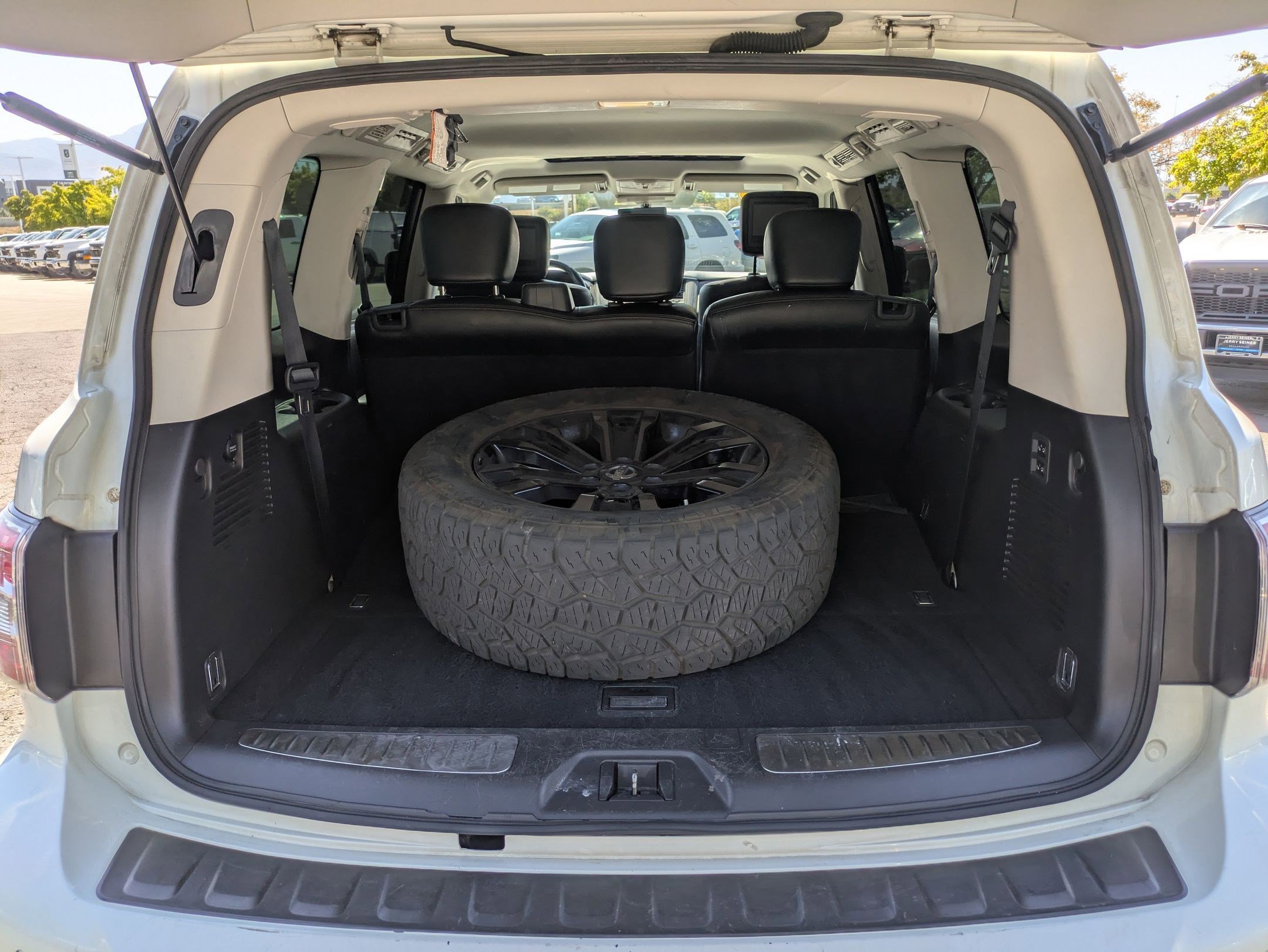 2018 Nissan Armada Platinum photo 22