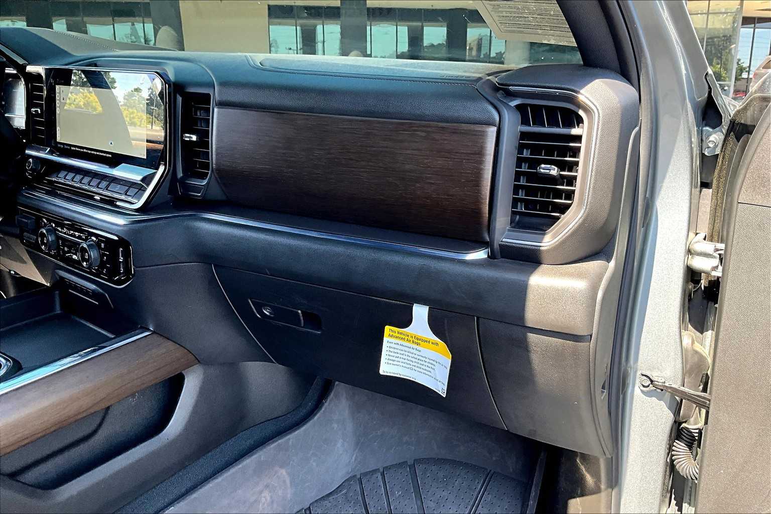 2024 Chevrolet Silverado 2500HD High Country photo 17