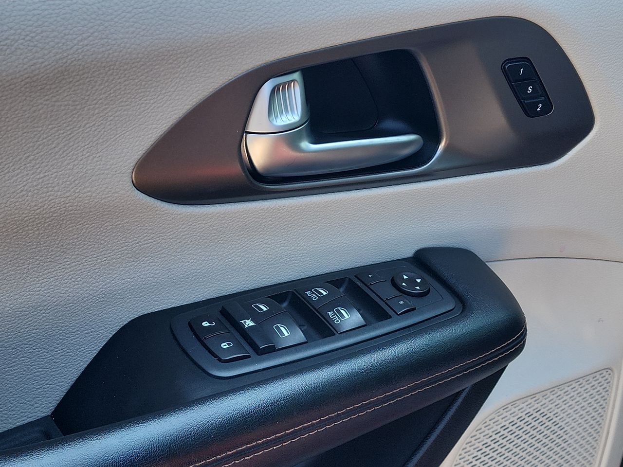 2020 Chrysler Pacifica Touring L photo 13