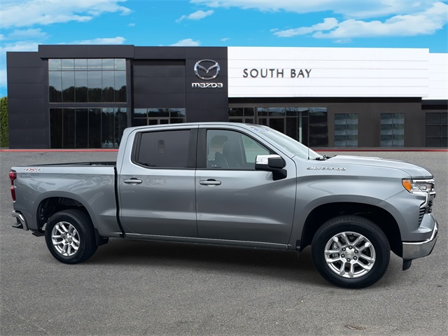 2023 Chevrolet Silverado 1500 LT photo 2