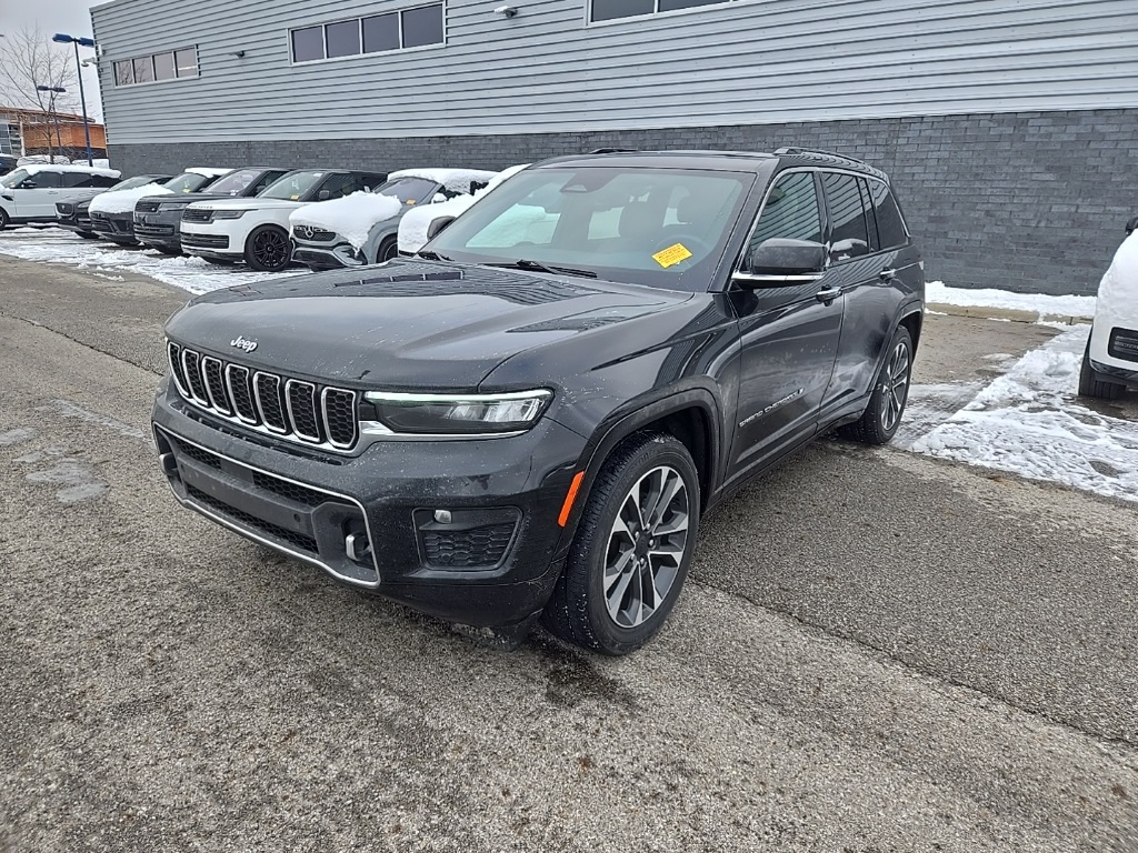2023 Jeep Grand Cherokee Overland's photo