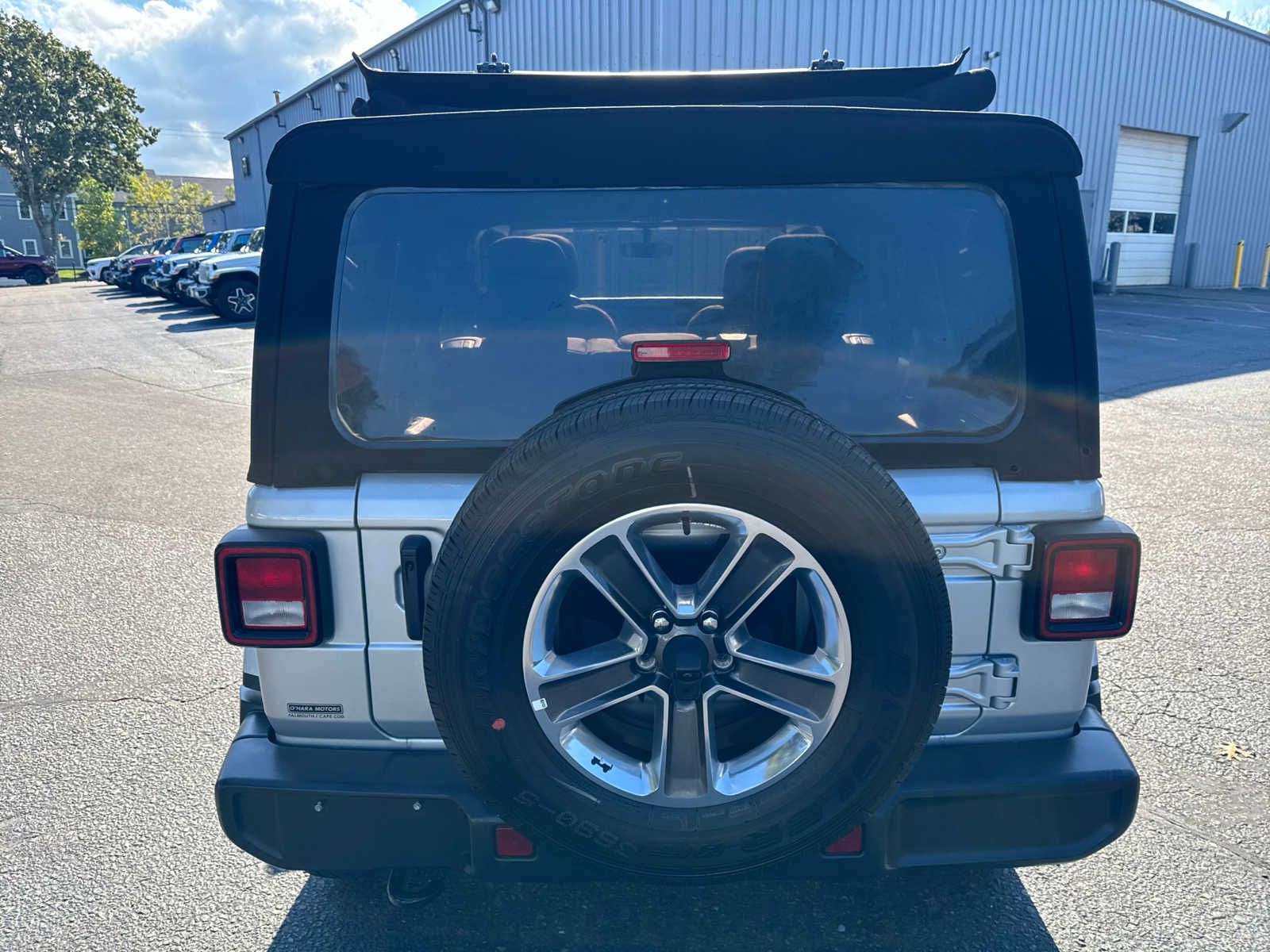 2023 Jeep Wrangler Sahara photo 4