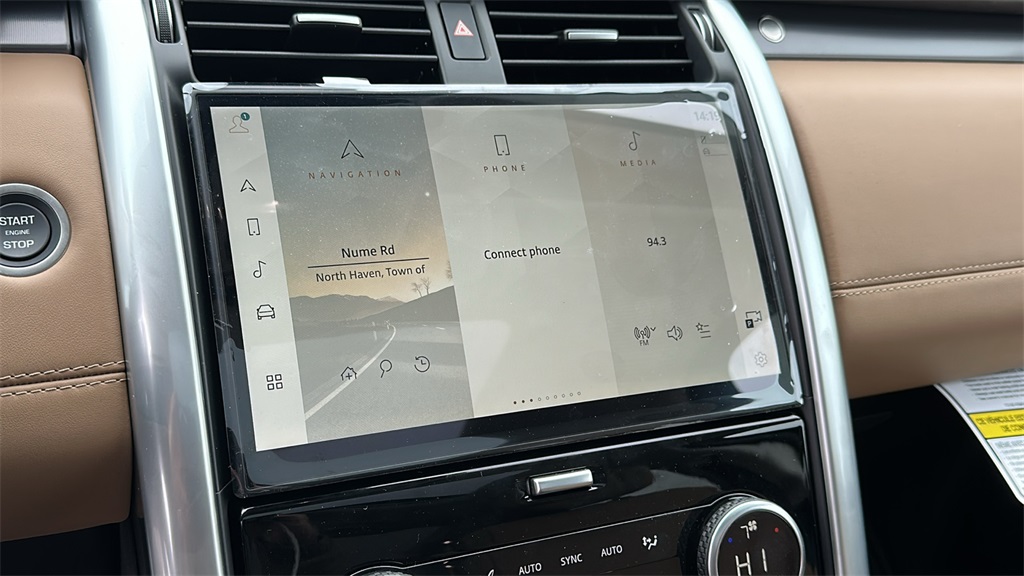 2025 Land Rover Discovery Metropolitan Edition photo 16